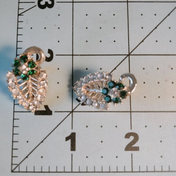 Gold Tone Filigree Leaf Clip On Earrings Clear Green Rhinestones - Picture 4 of 4